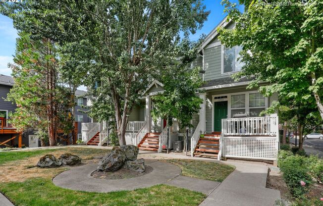 Stunning 3 Bedroom Merlo Station Townhouse in Beaverton