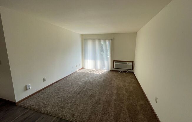 3 beds, 1 bath, 1,040 sqft, $1,695, Unit 3164-306