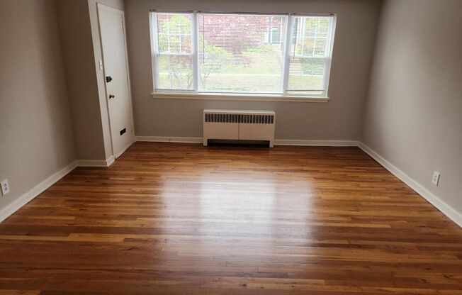 2 beds, 1 bath, 897 sqft, $2,175, Unit G-03