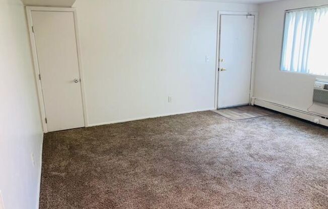 2 beds, 1 bath, 775 sqft, $925, Unit B28