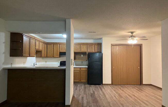 2 beds, 1 bath, $1,050, Unit 722 - #1