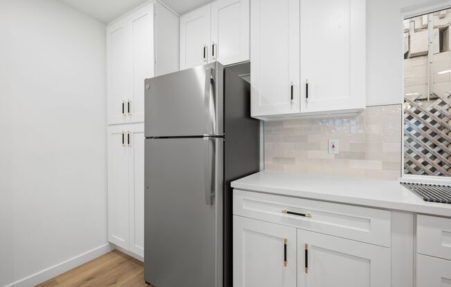Newly remodeled and fully "furnished" 1 bed 1 bath in Mission Beach. 9 months rental or month to month.