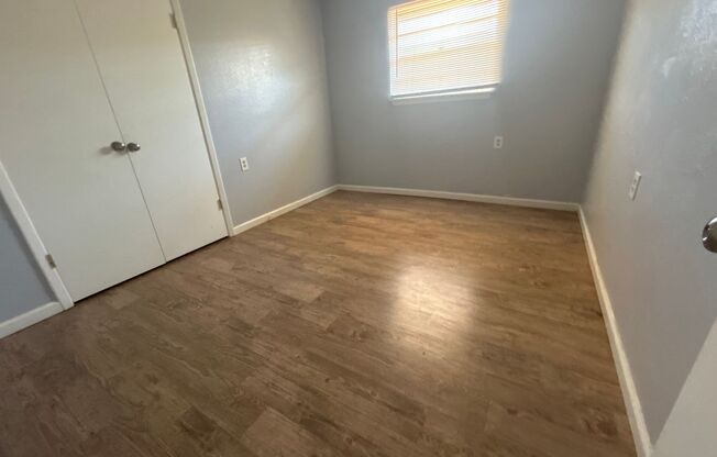 3 beds, 1 bath, 1,172 sqft, $1,000, Unit G:1921-1
