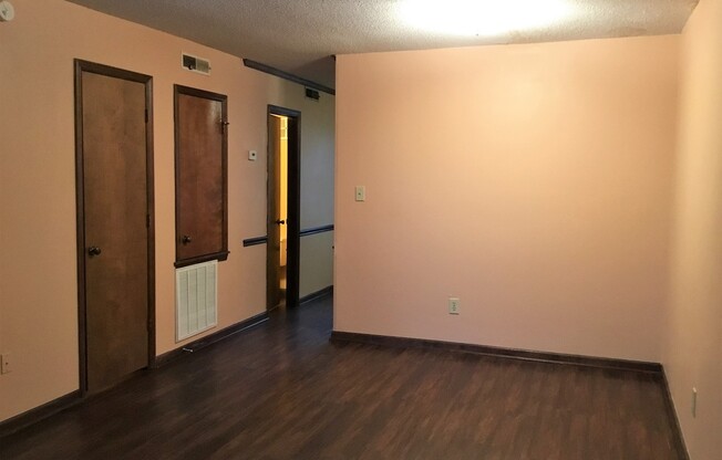 2 beds, 1.5 baths, $1,195, Unit Unit F