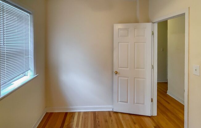 2 beds, 1 bath, 920 sqft, $1,995, Unit 2000-2D