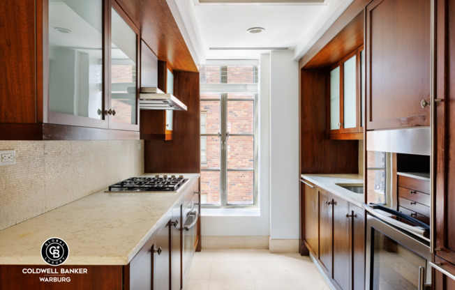 140 E 63 ST