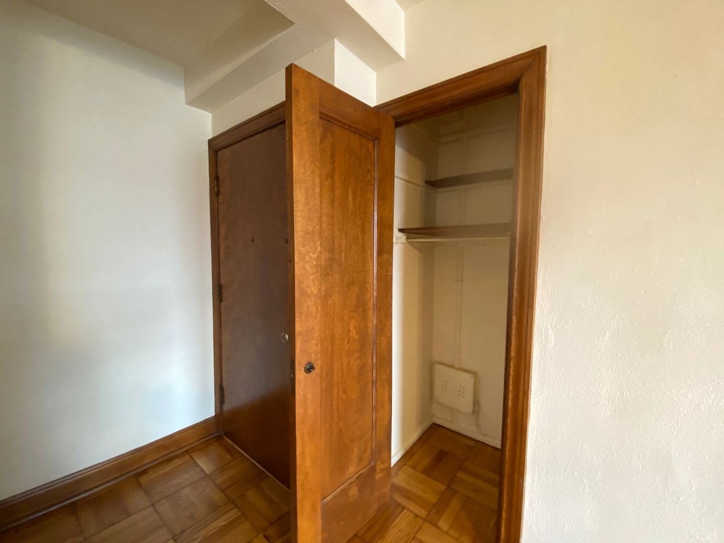 Studio, 1 bath, 400 sqft, $805, Unit 116