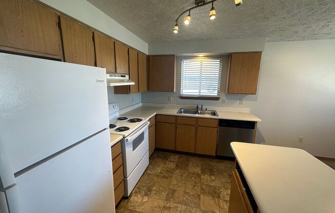 2 beds, 1 bath, $1,000