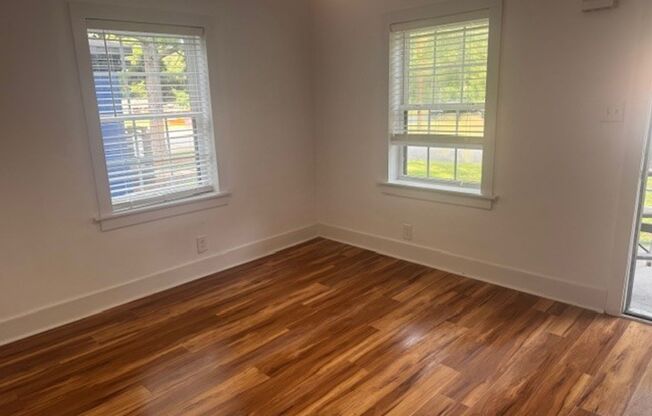 Two Bedroom 1 Bathroom-Fully renovated