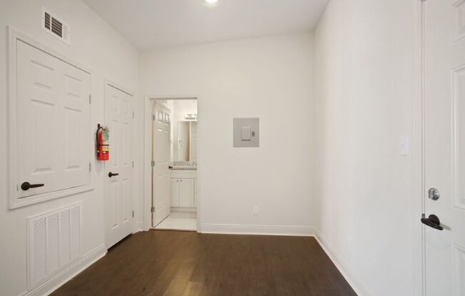 1 bed, 1 bath, $895, Unit F128