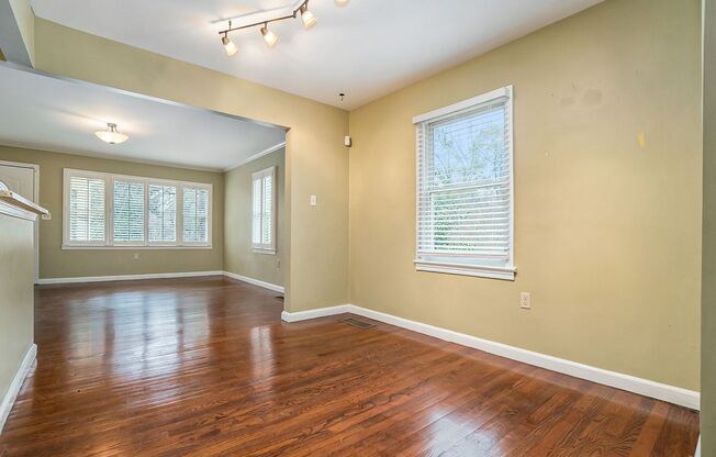 3 bdrm, 2 bath in Dearborn Park