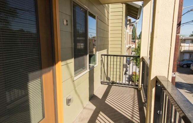 3 beds, 2 baths, 989 sqft, $2,325, Unit 27
