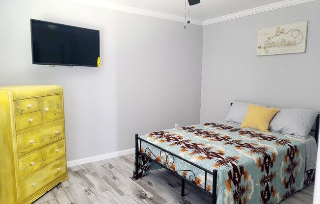 2 beds, 1 bath, $2,400, Unit # ADU