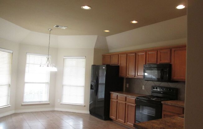 Edmond (3) Bed/(2) Bath in Gated Community! Avail NOW!