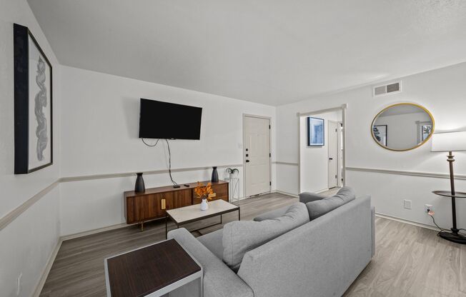 2 beds, 1 bath, $1,475, Unit 136