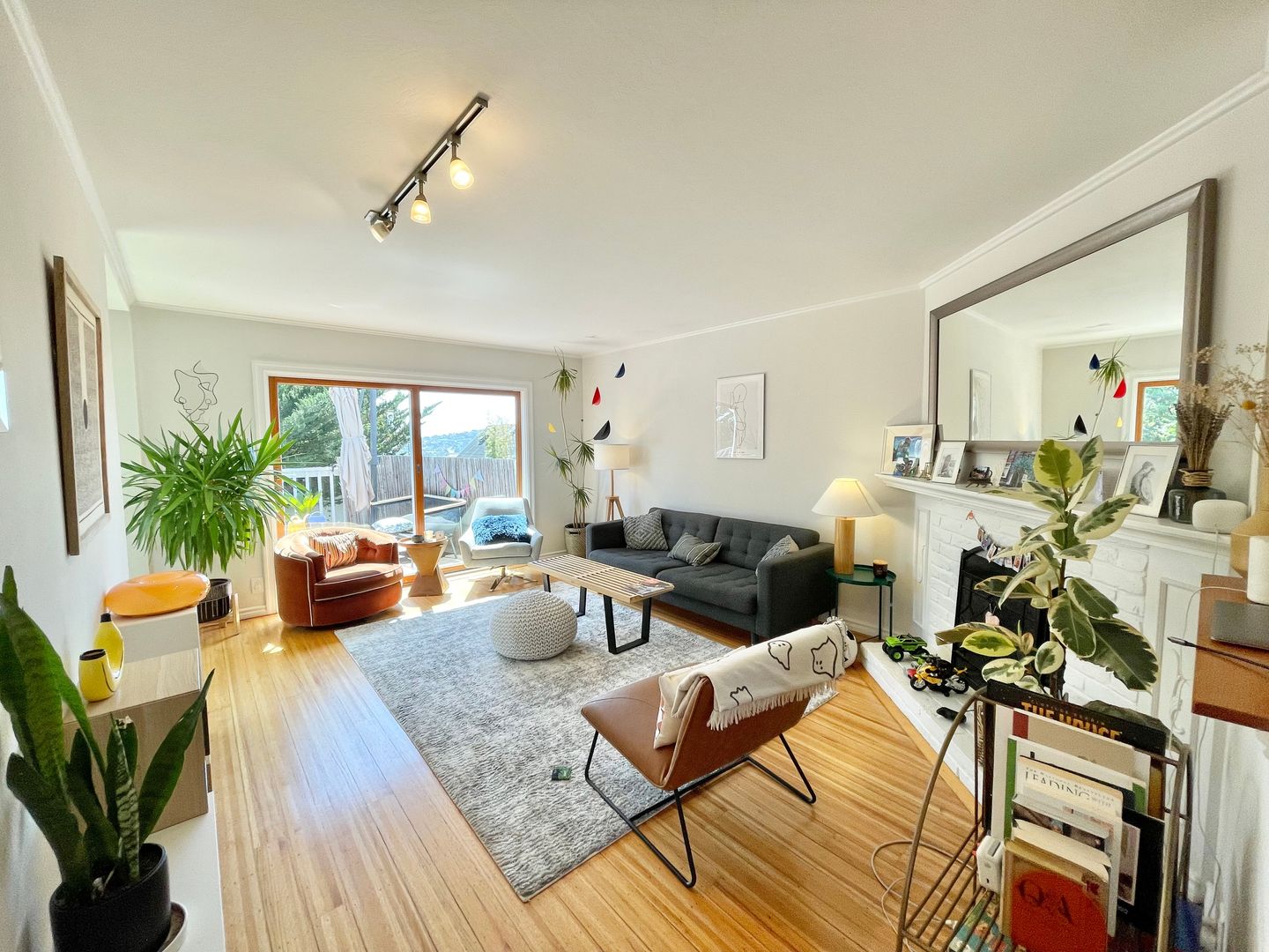 Bernal Hts. Spacious, Beautiful, Remodeled 3BR/2BA Home with Amazing Views, Deck!  PROGRESSIVE!
