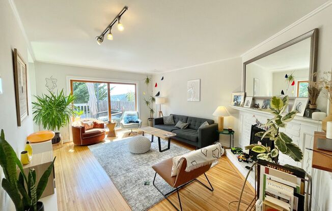 Bernal Hts. Spacious, Beautiful, Remodeled 3BR/2BA Home with Amazing Views, Deck!  PROGRESSIVE!