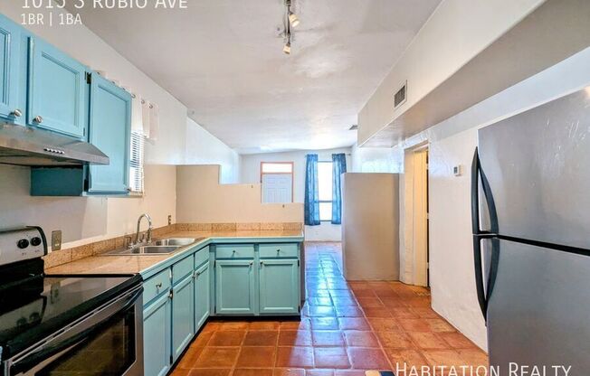 1015 S RUBIO AVE