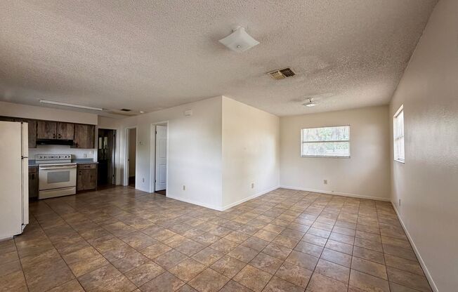Adorable 2 bed/1 bath second floor apartment!