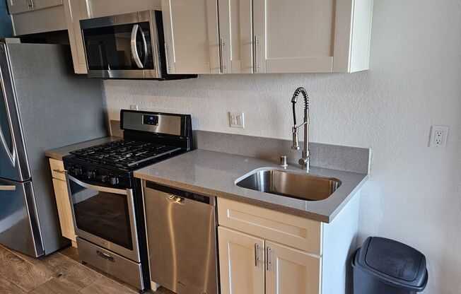 Studio, 1 bath, 400 sqft, $1,195, Unit #14