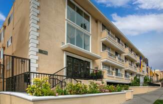 Welcome to Sterling Koreatown Regency