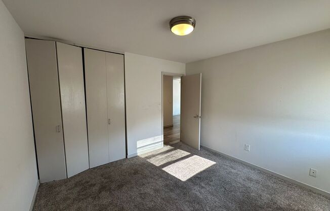 2 beds, 1 bath, $1,395, Unit 202