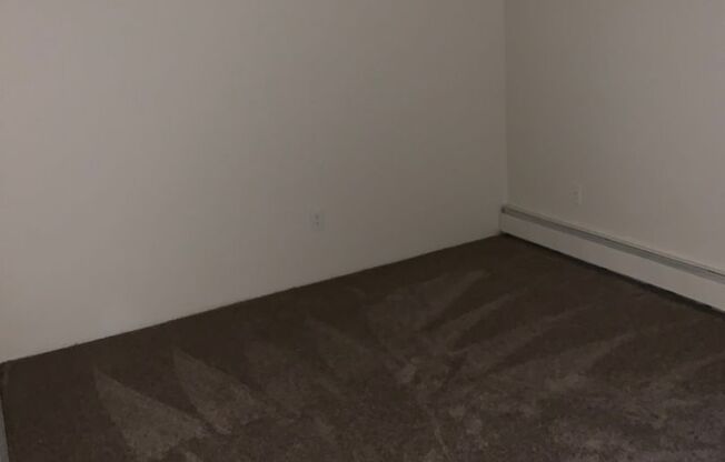 2 beds, 1 bath, $950