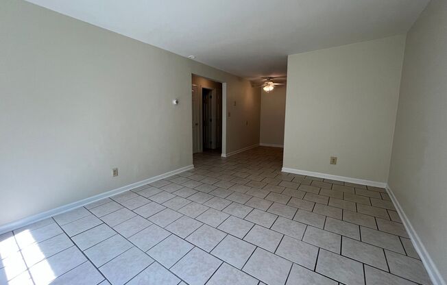 1 bed, 1 bath, 650 sqft, $825, Unit 940-12