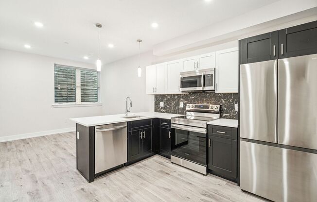 1 bed, 1 bath, 585 sqft, $1,315, Unit A01