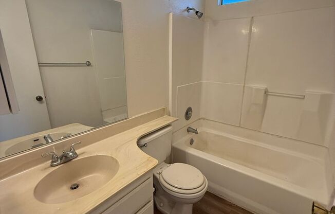 2 beds, 1 bath, $1,995, Unit B