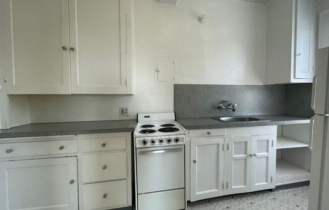 Studio, 1 bath, 400 sqft, $1,495, Unit 415