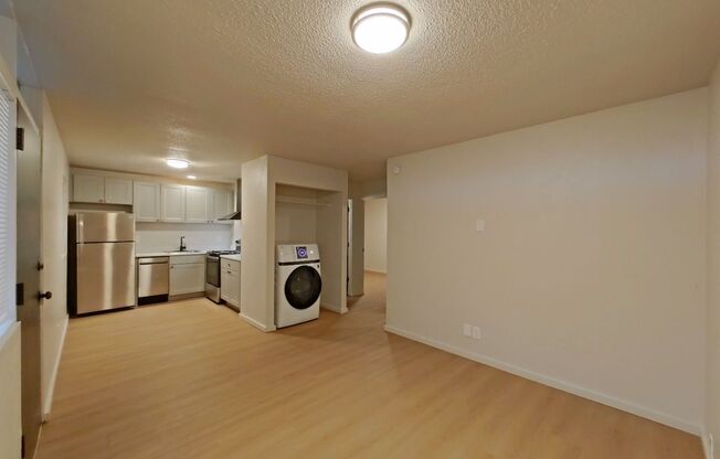 2 beds, 1 bath, 647 sqft, $1,660, Unit 28B