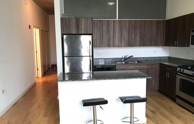 High floor 2b2b unit right by Westloop