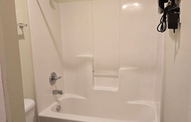 2 beds, 1 bath, 822 sqft, $1,880, Unit 414
