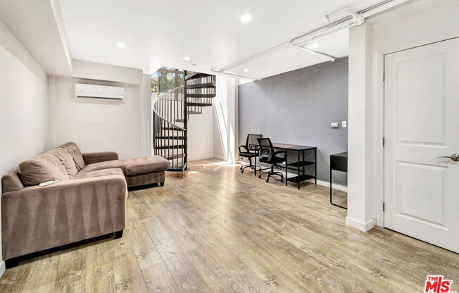 1 bed, 1.5 baths, 742 sqft, $2,695, Unit 106