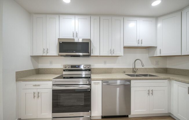 2 beds, 2 baths, 924 sqft, $2,795, Unit #45 - 2X2 924 SQ FT