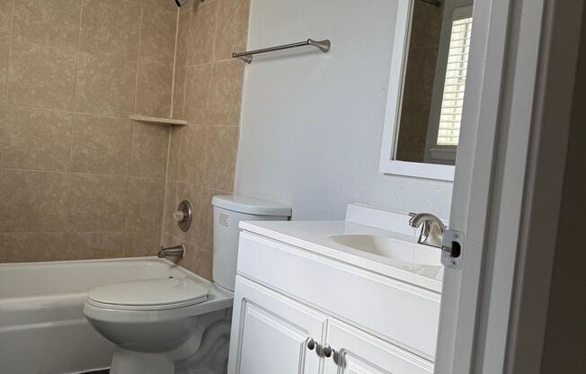 2 beds, 2 baths, 931 sqft, $1,003, Unit 04-0401