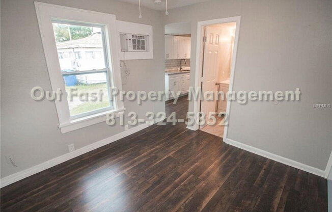 226 SW LINCON CIR N
