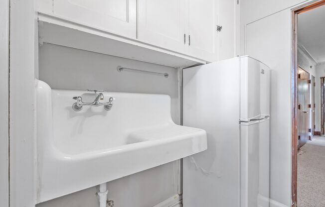 2 beds, 1 bath, 775 sqft, $1,199, Unit 201