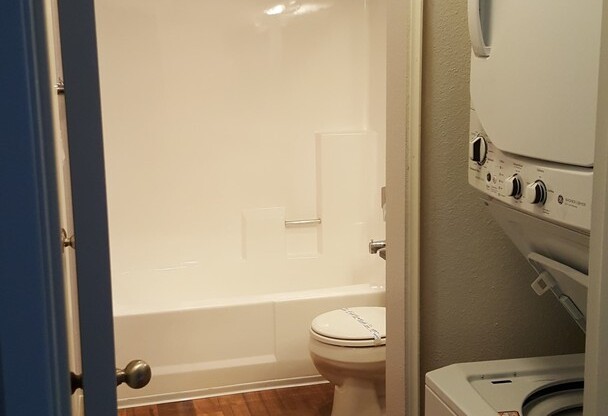 2 beds, 1 bath, 820 sqft, $2,195, Unit Unit #037