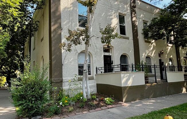 Updated and welcoming condo in the heart of the Highlands is ready for you to come home to!!