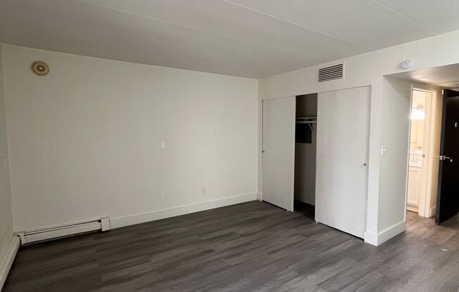 Studio, 1 bath, 300 sqft, $795, Unit 378E