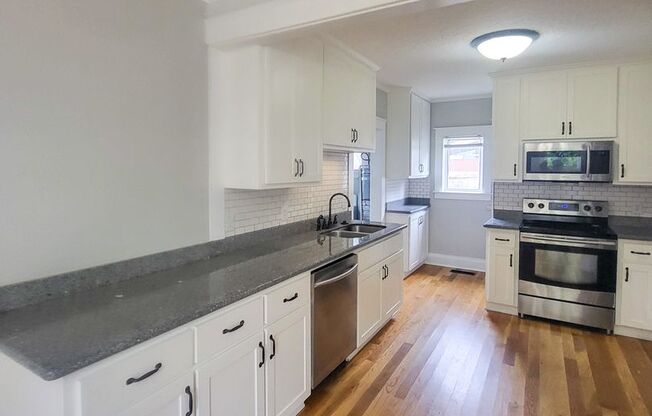 RENT SPECIAL: ½ Off First Full Month's Rent With One Year Lease!~ 944 Cottage