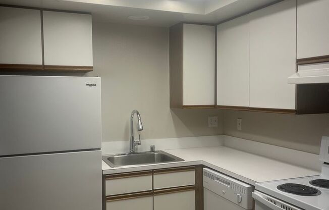 2 beds, 1.5 baths, 950 sqft, $1,745, Unit 26