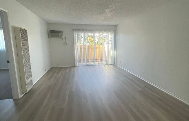 1 bed, 1 bath, 696 sqft, $1,950, Unit 17