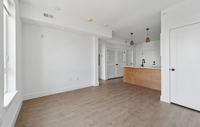 2 beds, 2 baths, 950 sqft, $1,663, Unit 405