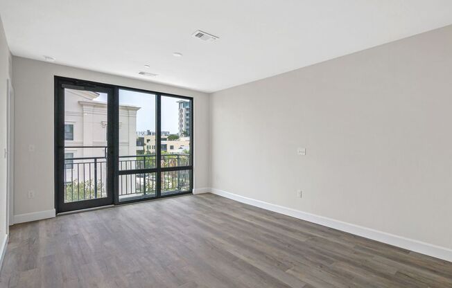 1 bed, 1 bath, 740 sqft, $2,325, Unit 19