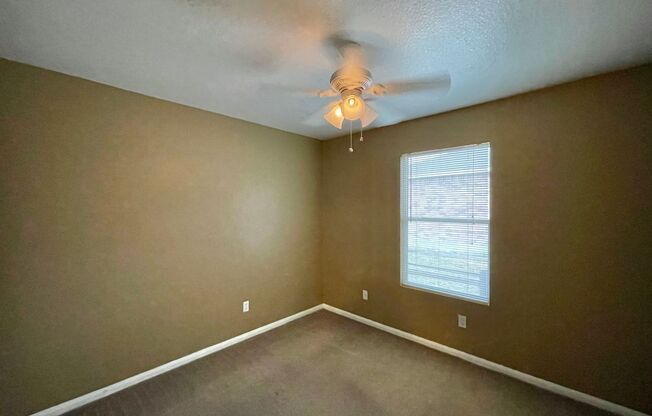 3 beds, 2 baths, $1,400