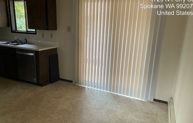 2 beds, 1 bath, $1,300