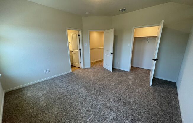 3 beds, 2.5 baths, $1,425, Unit 10214 Lynwood Village Unit 101